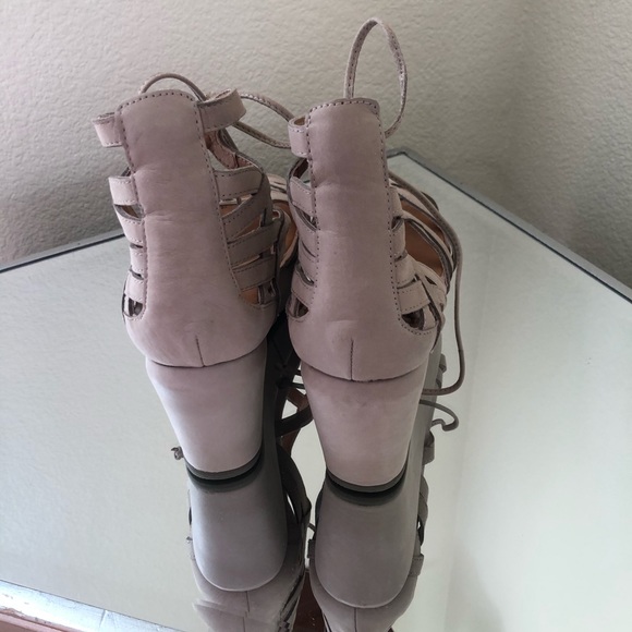 NEW. GENTLE SOUL SANDALS - Picture 2 of 9